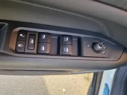 Photo 13 Jeep Compass  1.5 Turbo T4 130ch MHEV Summit 4x2 BVR7