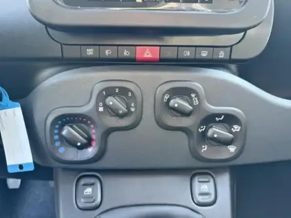 Photo 13 Fiat Panda  Classic 1.0 70ch BSG S&S Icône Step 2