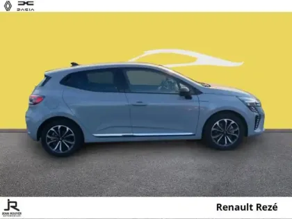Photo 12 Renault Clio  1.6 E-Tech 145ch full hybrid Techno - 24