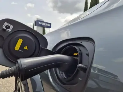 Photo 8 Volvo Xc60  T6 Hybride Rechargeable 350ch Ultra Style Dark Geartronic 8 AWD