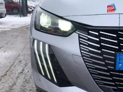 Photo 12 Peugeot 208  1.2 PureTech 100ch S&S Allure