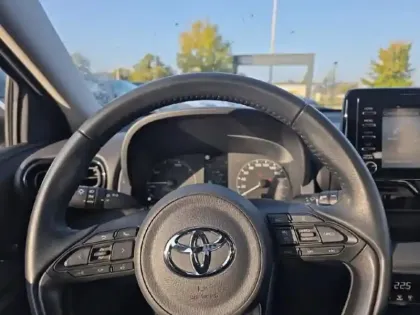 Photo 8 Toyota Yaris  116h Dynamic 5p MY22