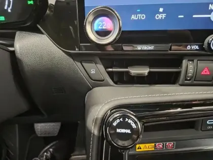 Photo 8 Lexus Nx  450h+ 292ch Luxe 4WD MY26