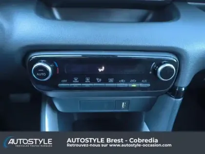 Photo 8 Toyota Yaris  116h Design 5p