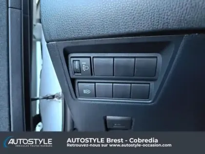 Photo 12 Toyota Yaris  116h Design 5p