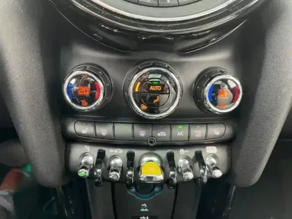 Photo 6 Mini Mini  Cooper SE 184ch Yours BVA