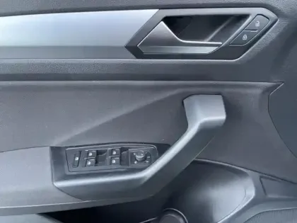 Photo 12 Volkswagen T-roc  1.0 TSI 110ch Life Plus