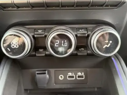 Photo 14 Renault Clio  1.6 E-Tech 145ch full hybrid Techno - 24