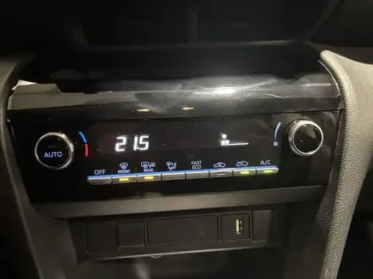 Photo 11 Toyota Yaris  Cross 116h Dynamic Business + Programme Beyond Zero Academy MY22