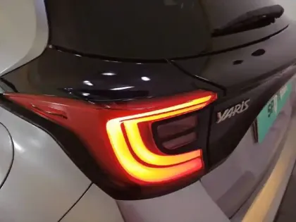 Photo 16 Toyota Yaris  Hybride 116h