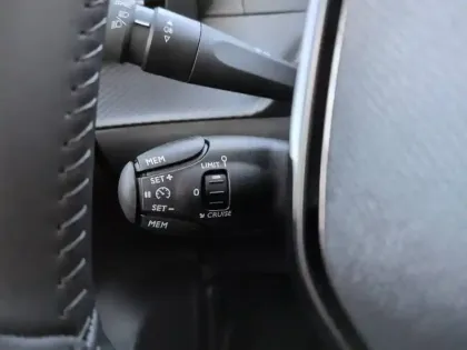 Photo 17 Peugeot 208  Hybrid 110 e-DCS6