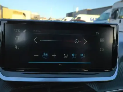 Photo 14 Peugeot 208  Hybrid 110 e-DCS6