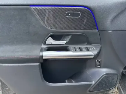 Photo 8 Mercedes GLA  200 d 8G-DCT