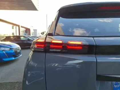 Photo 37 Peugeot 2008  Hybrid 145 e-DCS6