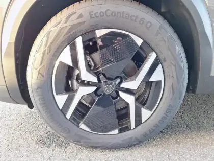 Photo 52 Peugeot 2008  Hybrid 145 e-DCS6