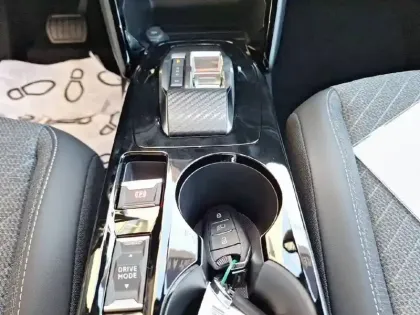 Photo 33 Peugeot 2008  Hybrid 145 e-DCS6