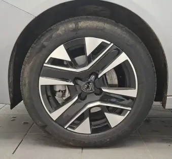 Photo 11 Peugeot 208  100 S&S BVM6