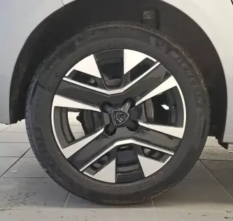 Photo 56 Peugeot 208  100 S&S BVM6