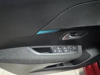 Photo 15 Peugeot 208  Electrique 50 kWh 136ch