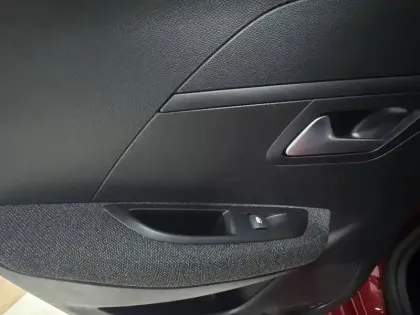 Photo 18 Peugeot 208  Electrique 50 kWh 136ch