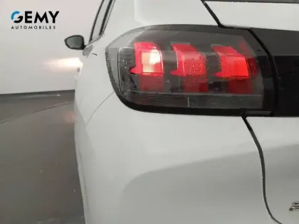 Photo 61 Peugeot 208  PureTech 75 S&S BVM5