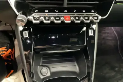 Photo 15 Peugeot 2008  BlueHDi 110 S&S BVM6