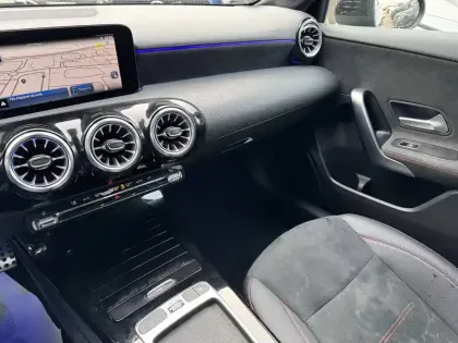 Photo 10 Mercedes Classe A  200 7G-DCT