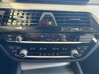 Photo 49 BMW Serie 5 Touring 530e TwinPower Turbo 292 ch BVA8