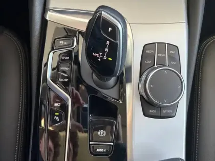 Photo 26 BMW Serie 5 Touring 530e TwinPower Turbo 292 ch BVA8