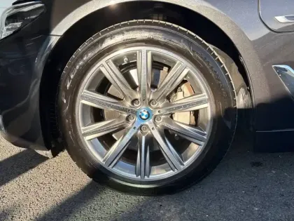 Photo 34 BMW Serie 5 Touring 530e TwinPower Turbo 292 ch BVA8