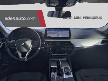 Photo 31 BMW Serie 5 Touring 530e TwinPower Turbo 292 ch BVA8