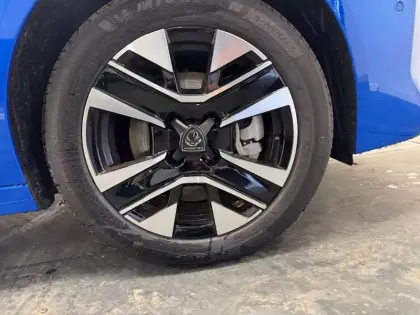 Photo 74 Peugeot 208  100 S&S BVM6