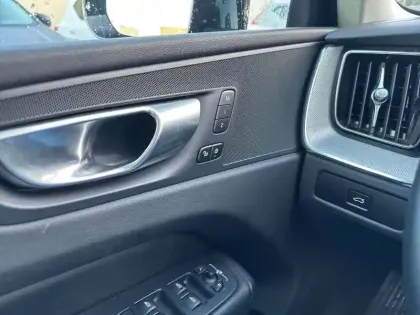 Photo 16 Volvo Xc60  B4 197 ch Geartronic 8