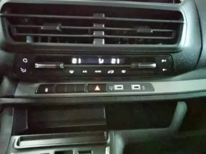 Photo 11 Peugeot Expert  Combi XL BlueHDi 180 S&S EAT8