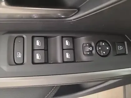 Photo 96 Peugeot 5008  Hybrid 145 e-DCS6