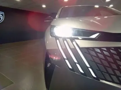 Photo 55 Peugeot 3008  Hybrid 145 e-DCS6