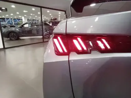 Photo 16 Peugeot 3008  Hybrid 145 e-DCS6