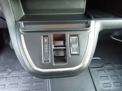 Photo 13 Peugeot Expert  CA FIXE M DIESEL 180 CH AUTOMATIQUE