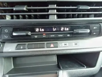 Photo 41 Peugeot Expert  CA FIXE M DIESEL 180 CH AUTOMATIQUE