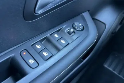 Photo 25 Peugeot 208  Hybrid 110 e-DCS6