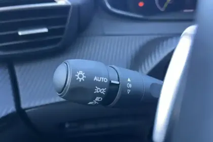 Photo 24 Peugeot 208  Hybrid 110 e-DCS6