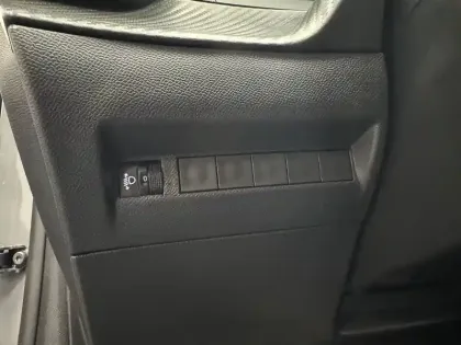 Photo 60 Peugeot 208  100 S&S BVM6