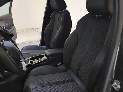 Photo 10 Peugeot 2008  PureTech 130 S&S BVM6