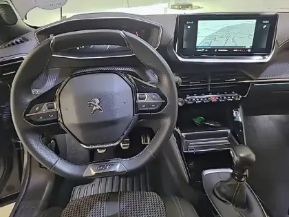Photo 7 Peugeot 2008  PureTech 130 S&S BVM6
