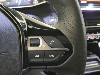 Photo 28 Peugeot 2008  PureTech 130 S&S BVM6