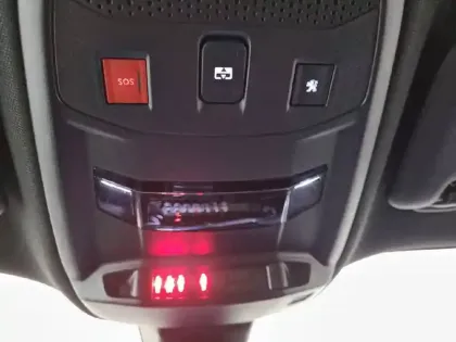 Photo 25 Peugeot 2008  PureTech 130 S&S BVM6