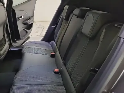 Photo 11 Peugeot 2008  PureTech 130 S&S BVM6