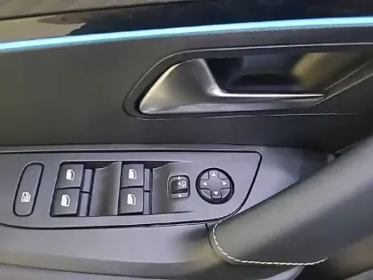 Photo 30 Peugeot 2008  PureTech 130 S&S BVM6