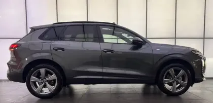 Photo 8 Audi Q3  TFSI 150 ch Hybride S tronic 7