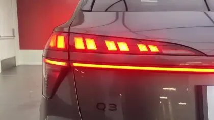 Photo 5 Audi Q3  TFSI 150 ch Hybride S tronic 7